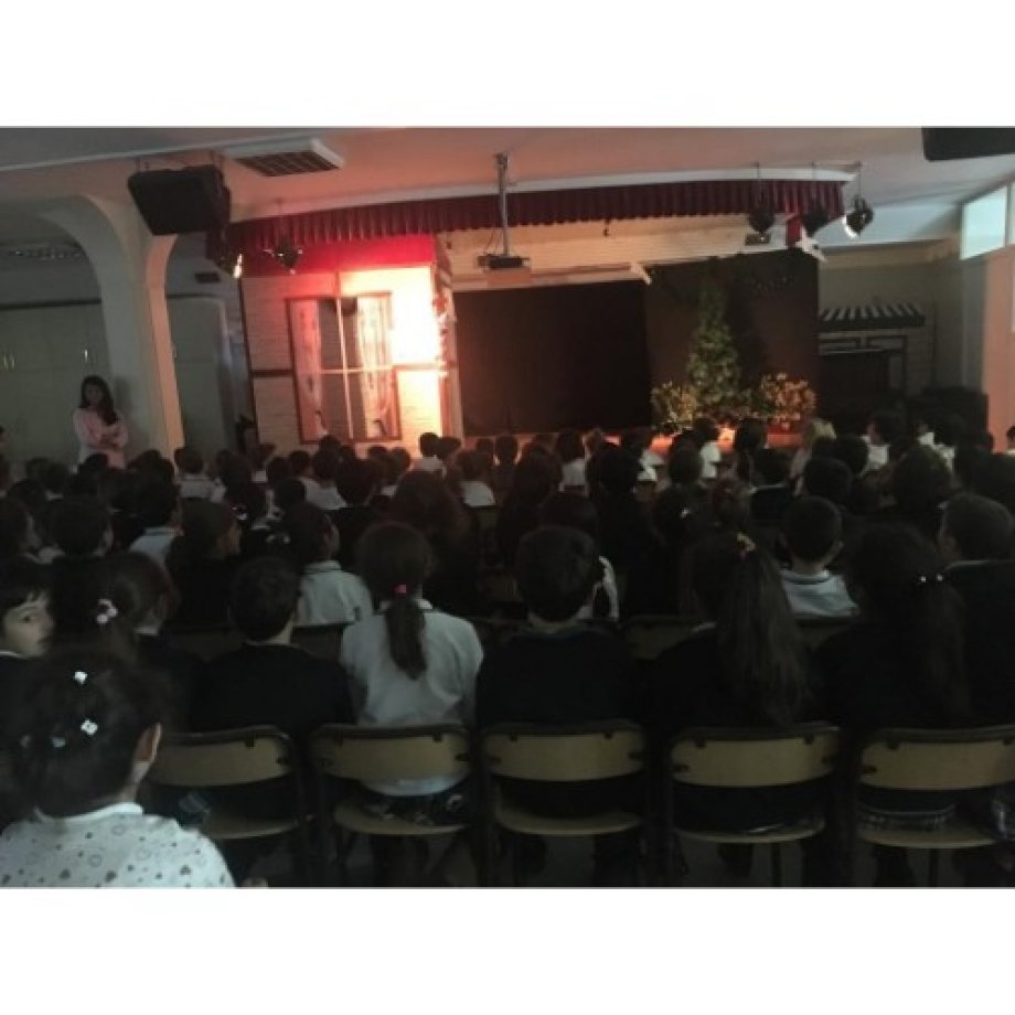 Tiyatro Fil tarafından okulumuzda “Snowman” adlı İngilizce oyun sergilendi.