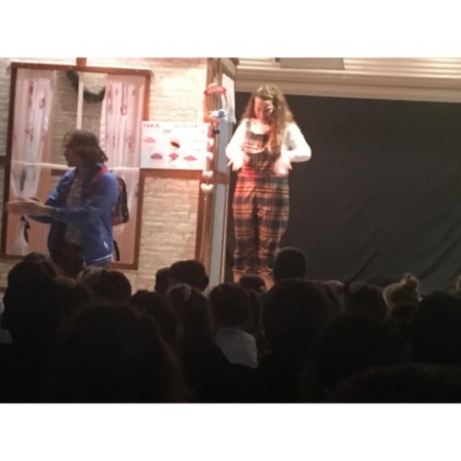 Tiyatro Fil tarafından okulumuzda “Snowman” adlı İngilizce oyun sergilendi.