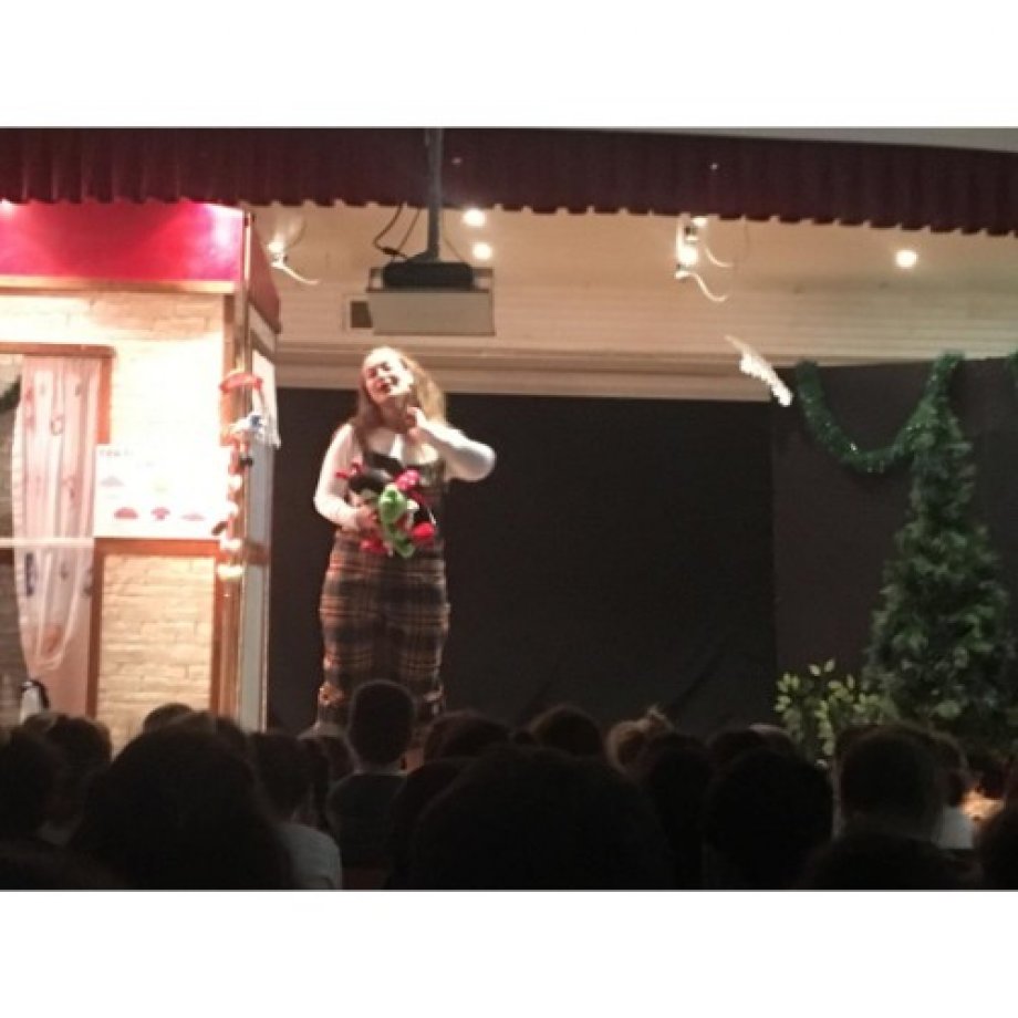 Tiyatro Fil tarafından okulumuzda “Snowman” adlı İngilizce oyun sergilendi.