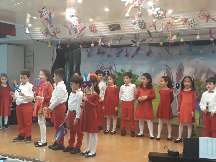 Yeşilköy Ermeni Okulu Öğrencileri Paskalya Bayramı öncesi geleneksel kutlamalarını gerçekleştirdiler.