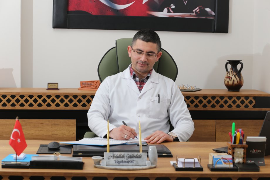 Ünlü Fizyoterapist Abdullah Güdendede Aksaray'da Yaz Aylarında Bel Ağrıları Konusunda Uyarılarda Bulundu